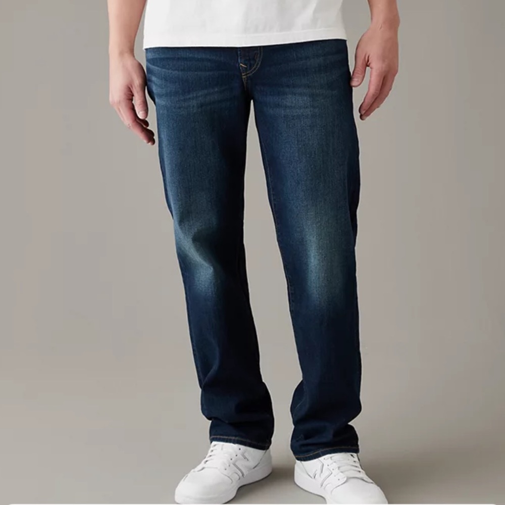 American Eagle relaxed straight Blue Tides jeans. New with tags